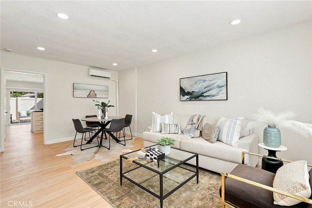 648 W Main St APT D, Tustin, CA 92780