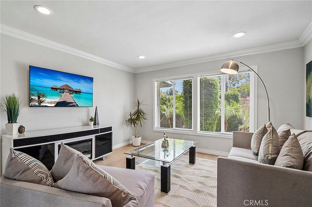 25308 Crocker Ln · Lake Forest